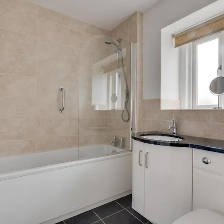 2 Bed In Oc-gl073 *